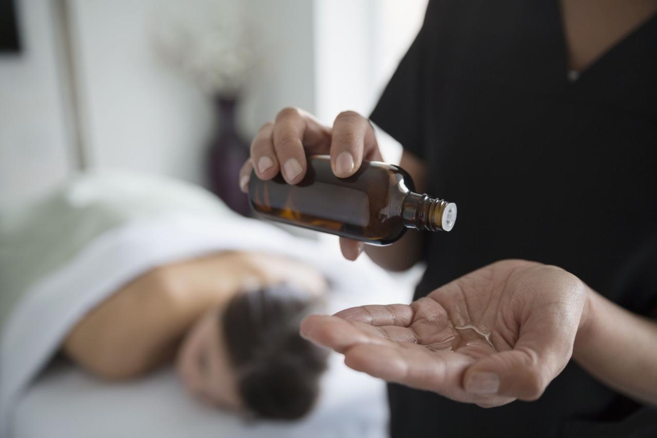 Aromatherapy aceites oils aromaterapia masajes terapis massaggio therapists verywell pijat tahu ingin verywellmind precautions secondo oli